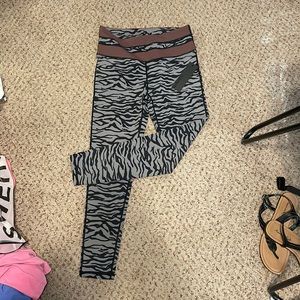 Size Large brand new Mono B workout leggings